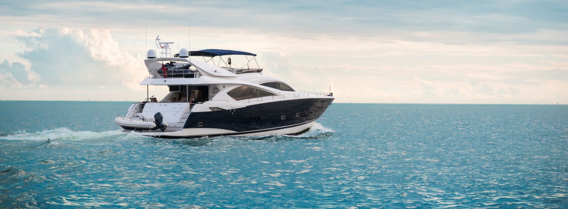 Do yachts have sails? - Madeinsea©