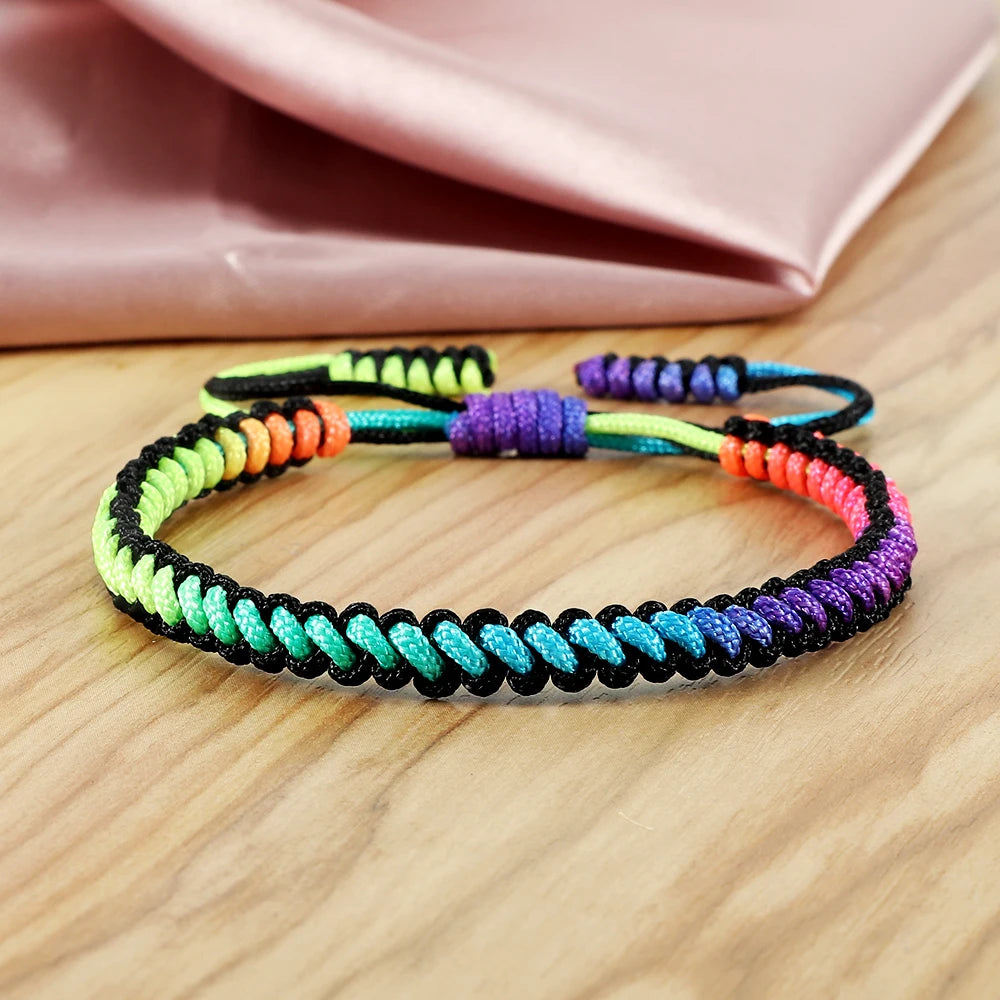 Buntes, glücksbringendes Armband mit Regenbogenknoten für Damen, Herren und Paare – handgefertigt, verstellbar, aus Nylonseil – das perfekte Reisegeschenk