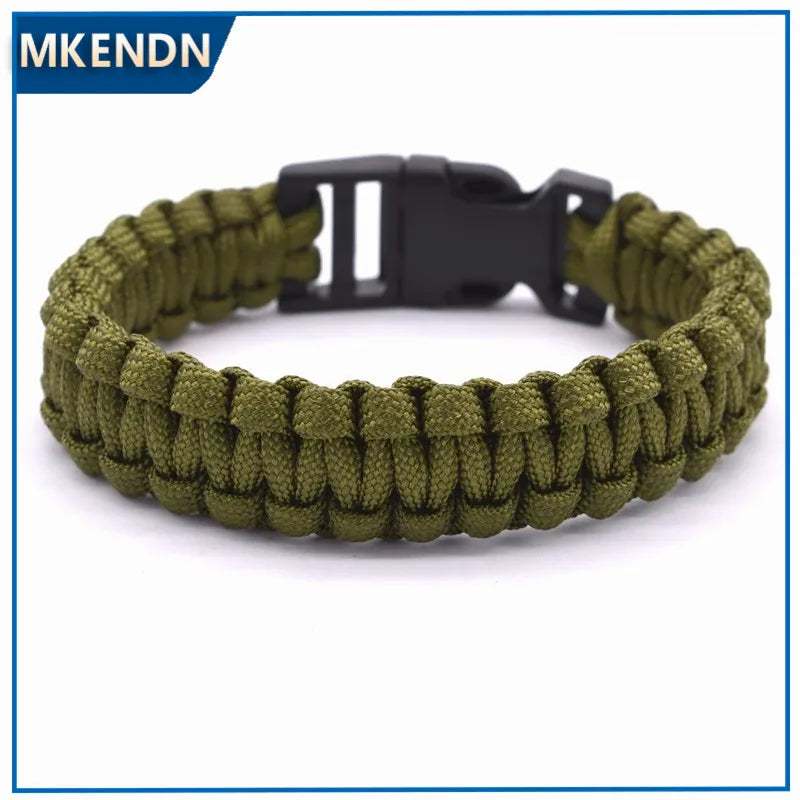 Bracelet de survie en paracorde tressé vert armée avec boucle en plastique et cobra