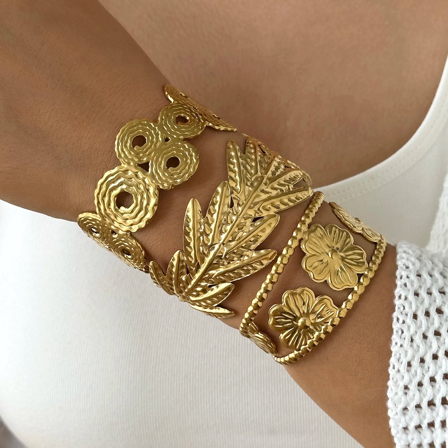 Vintage Stainless Steel Wide Cuff Bangle for Women Gold Color Starfish Flower Heart Open Chunky Exaggerated Bracelet Jewelry