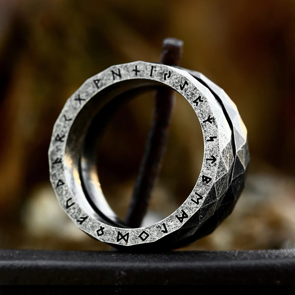 Bagues vintage en acier inoxydable avec lettres et runes vikings pour hommes et femmes, nouvelle conception, simple, nordique, Odin, couple, amulette, bijoux à la mode