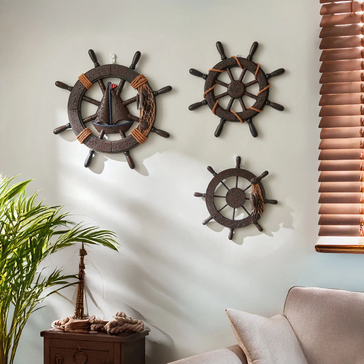 Décoration murale style marin (1 pièce) – Ancre rustique et barre de navire suspendues avec détails en corde, idéales pour une maison de bord de mer ou un chalet de plage.