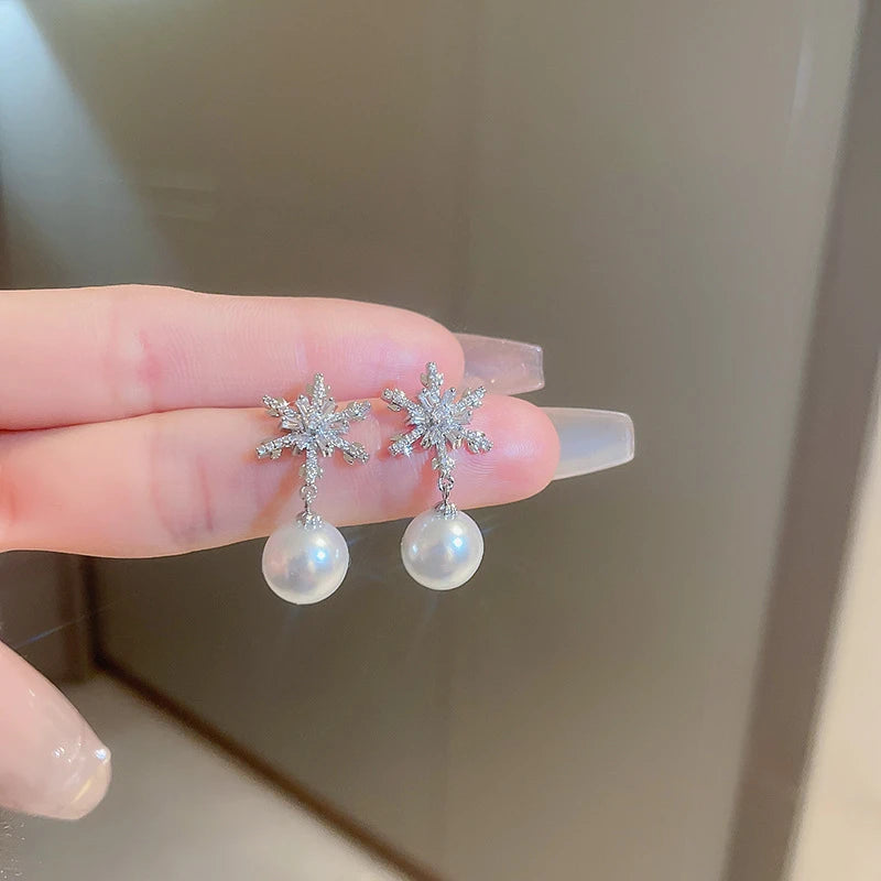 Exquisite Zircon Snowflake Pearl Earrings for Women Shiny Crystal Xmas Tree Round Ball Hanging Earring Christmas Daily Jewelry