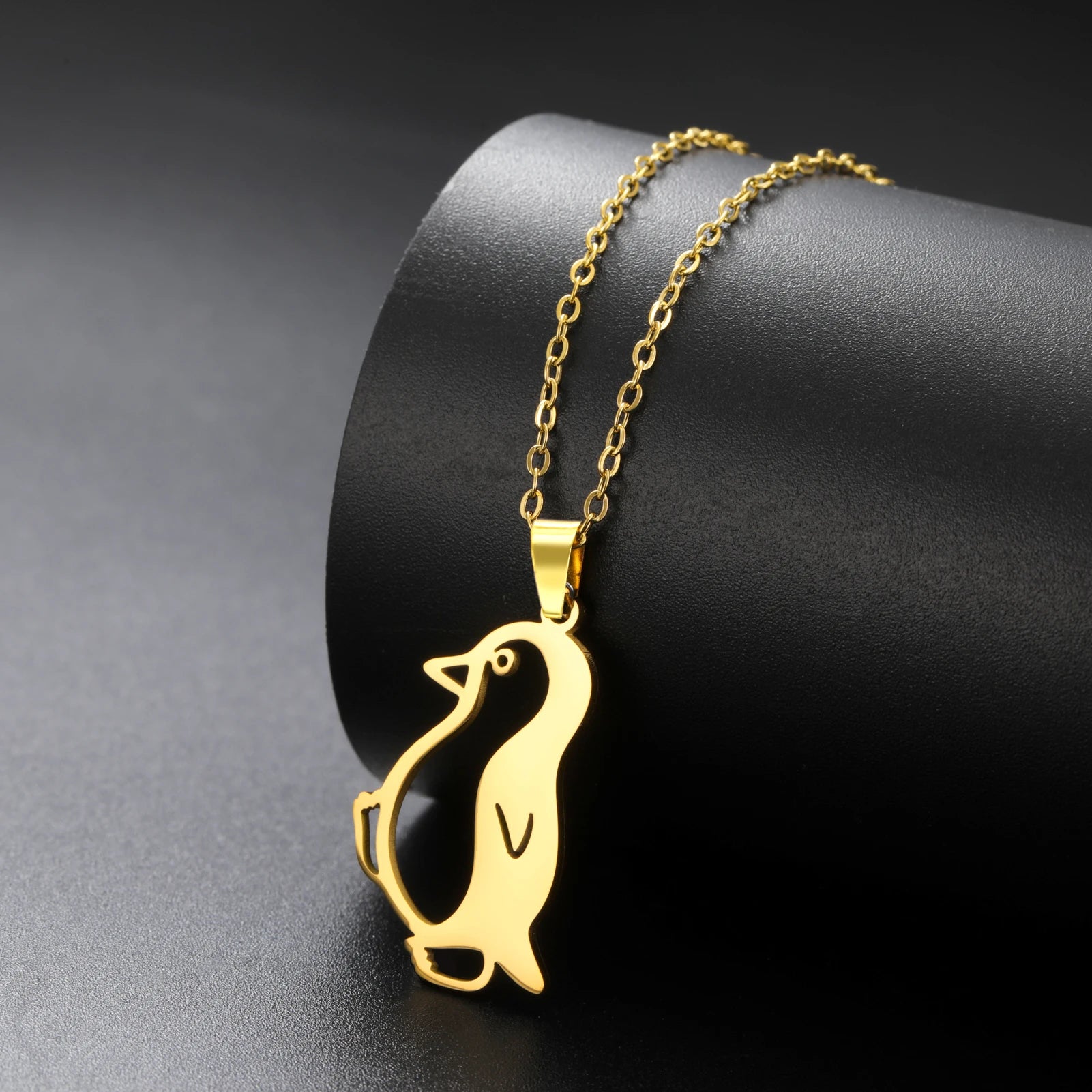 Collier pendentif pingouin mignon Dreamtimes pour homme et femme, cadeau en acier inoxydable, collier ras du cou avec pendentif animal, bijoux tendance