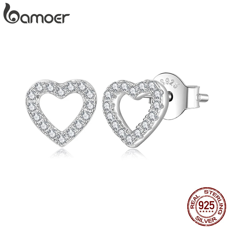 BAMOER Ohrstecker mit herzförmigem Moissanit-Design, hypoallergene Ohrringe mit rundem, im Labor geschliffenem Diamanten in der Farbe D für Damen