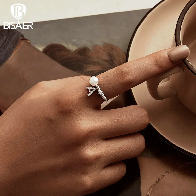 BISAER Bague ouverte en argent sterling 925 avec pompon en perles et lettre A réglable plaqué or blanc pour femme