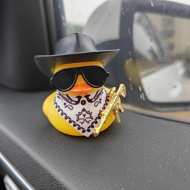 1 décoration mignonne de voiture avec chapeau de cowboy noir et fusil, petit canard jaune, décorations de voiture, cadeaux de fête
