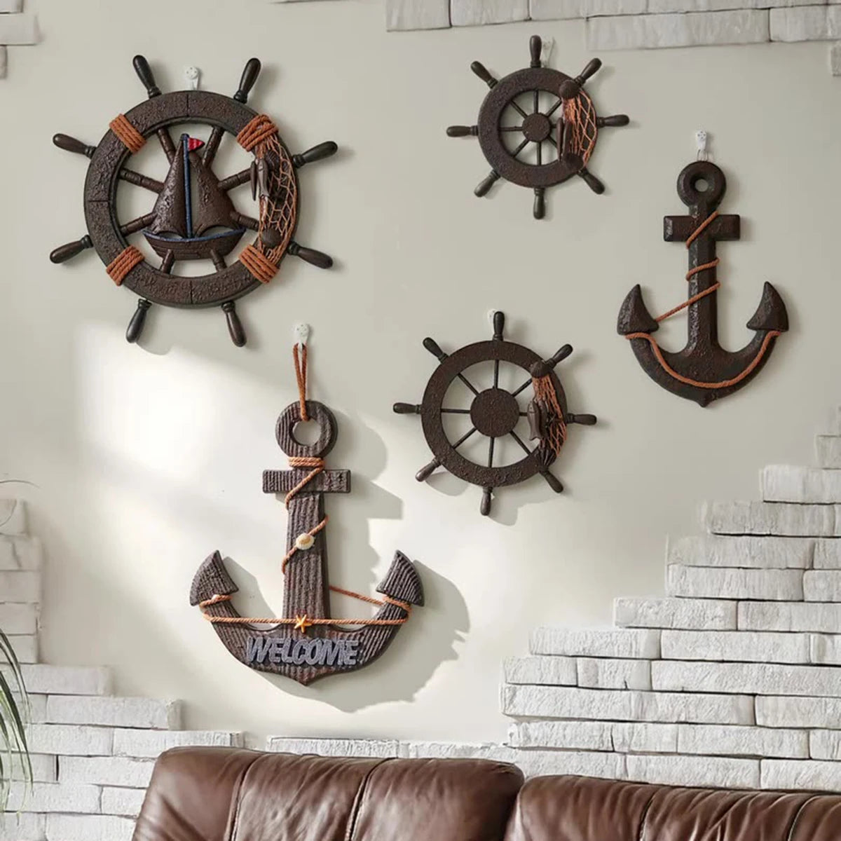 Décoration murale style marin (1 pièce) – Ancre rustique et barre de navire suspendues avec détails en corde, idéales pour une maison de bord de mer ou un chalet de plage.