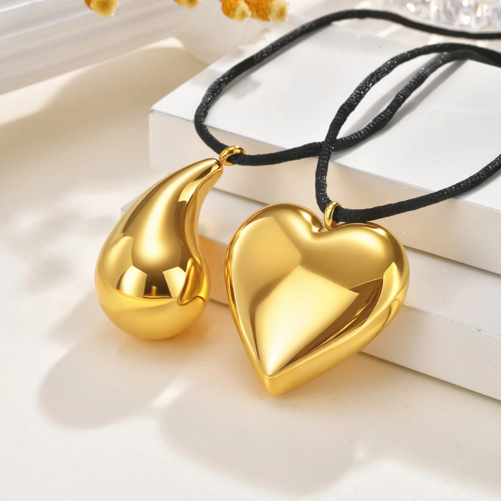 Vnox Chunky Stainless Steel Heat Teardrop Pendent Necklace For Women Rope Chain Fashion Glossy Pendent Accessory Jewelry Gift