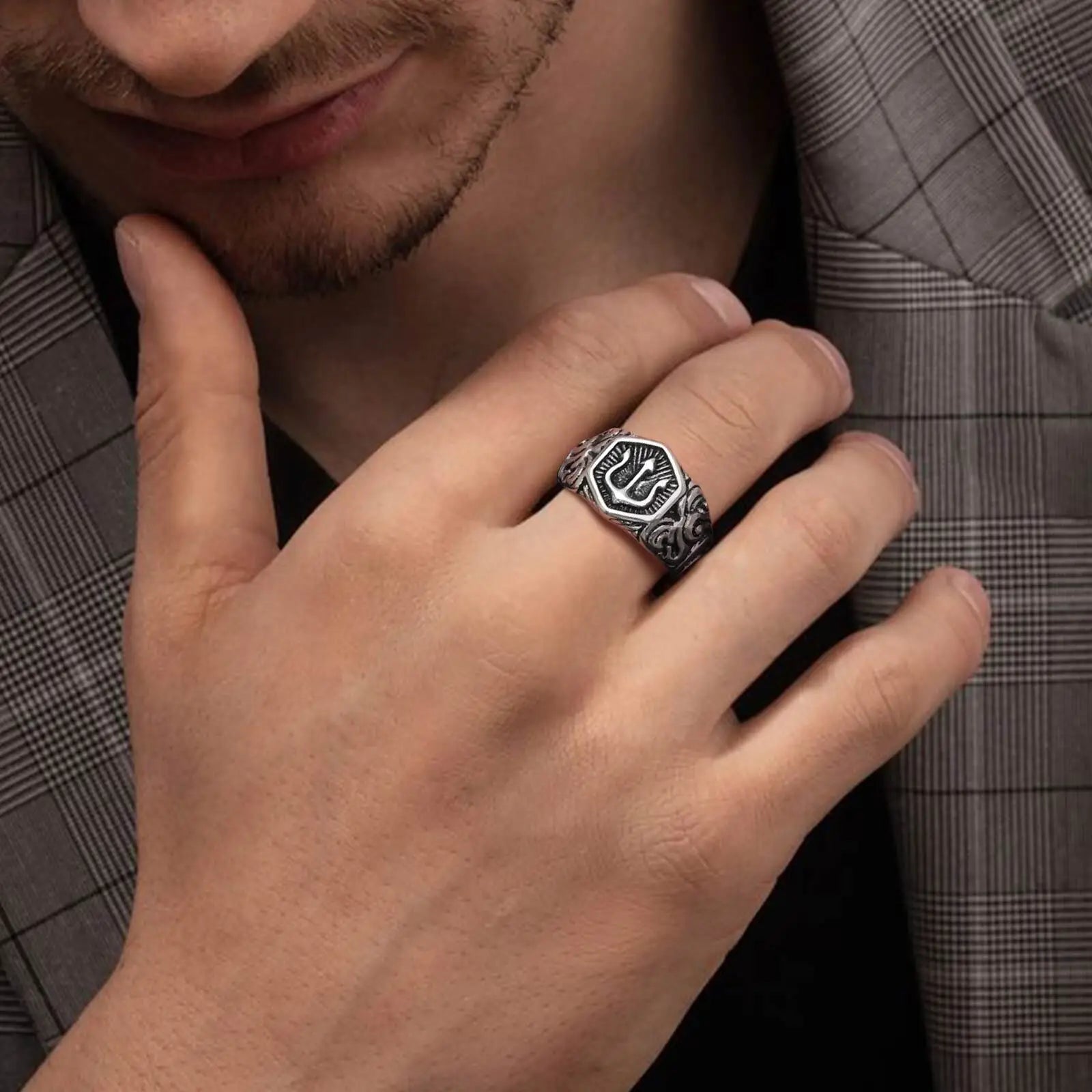 Vnox Black Tridant Signet Ring for Men, 13.3mm Chunky Wide Hexagon Geometric Top Finger Band, Strength Power Symbol Jewelry - Madeinsea©