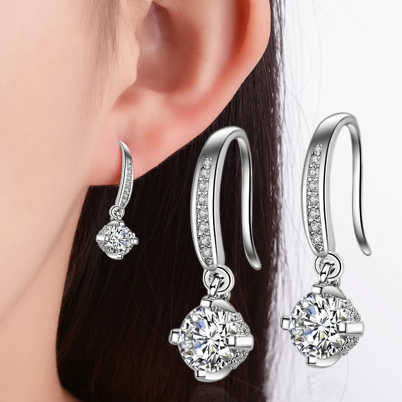 Boucles d'oreilles pendantes en argent sterling 925 et moissanite pour femme. Design simple et élégant. Diamant de couleur D, pureté VVS. Bijou raffiné.