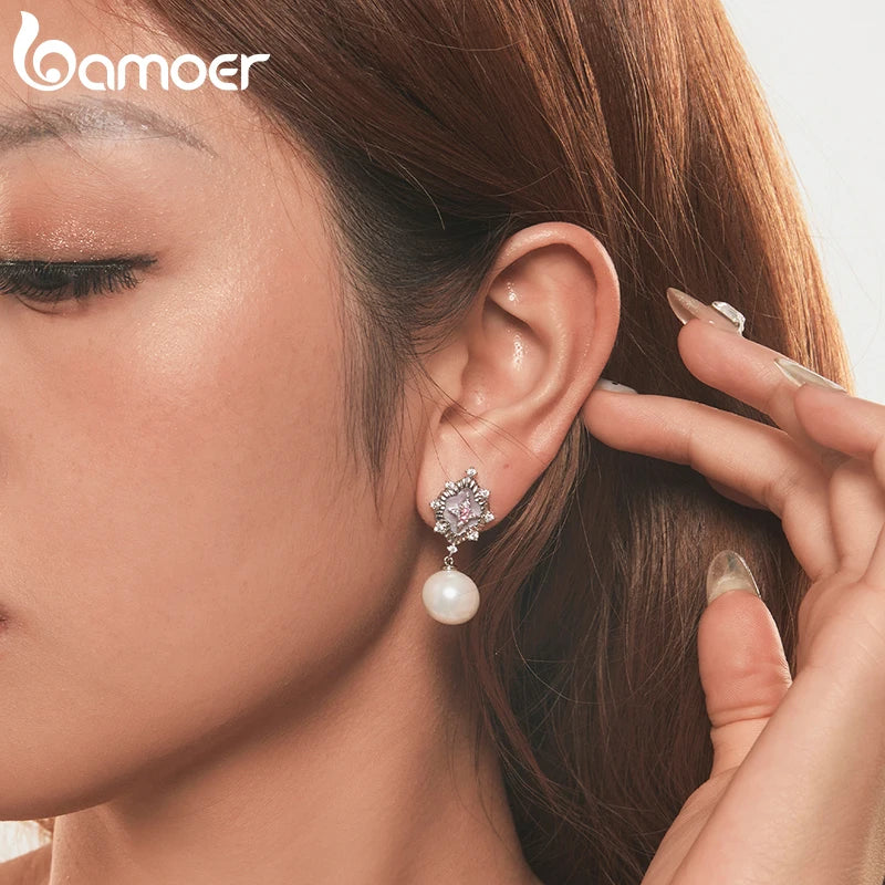 BAMOER Starlight Pink Muschel-Ohrringe für Frauen, trendige weißvergoldete Perlen-Ohrhänger, Hochzeits-, Party- und Alltagsschmuck