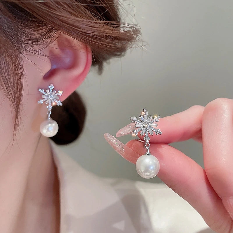 Exquisite Zircon Snowflake Pearl Earrings for Women Shiny Crystal Xmas Tree Round Ball Hanging Earring Christmas Daily Jewelry