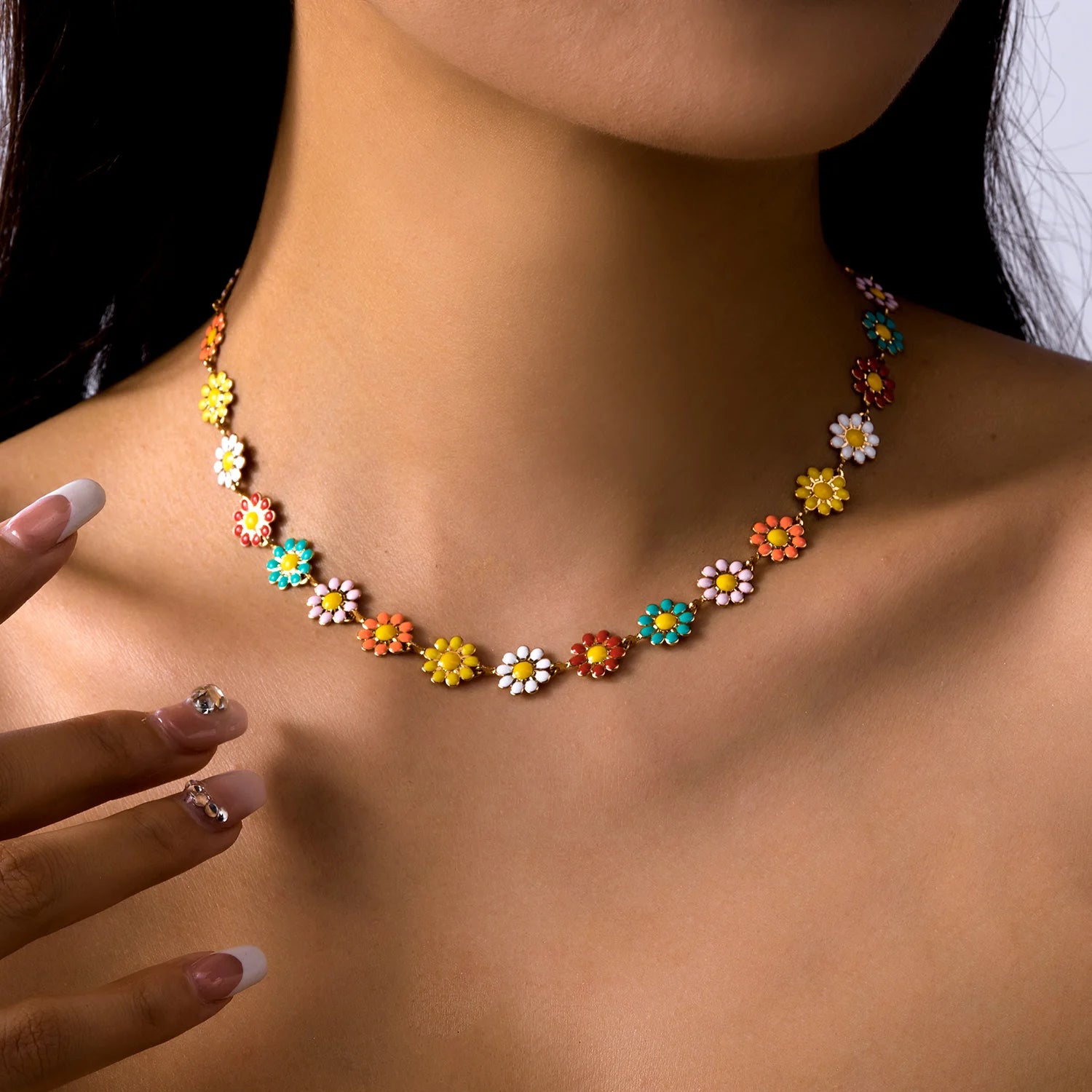 Collier ras-de-cou à motif marguerite pour femme et fille, style coréen, avec de jolies fleurs colorées. Bijou court pour mariage et fêtes.