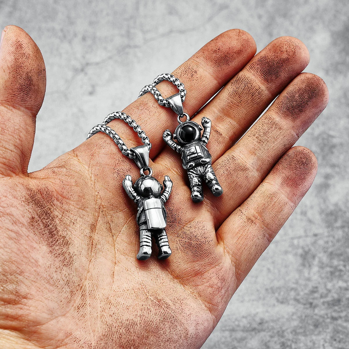 Jubelnde Astronauten-Halsketten aus Edelstahl, die die Hand heben, süße Hip-Hop-Rap-Anhänger, Kette, Party für Freund, Paar, Schmuck, Geschenk