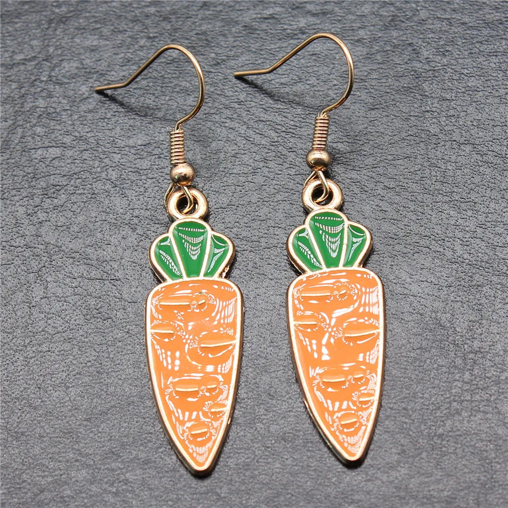 Boucles d'oreilles pendantes carotte couleur or KC, design simple et fait main, livraison directe.