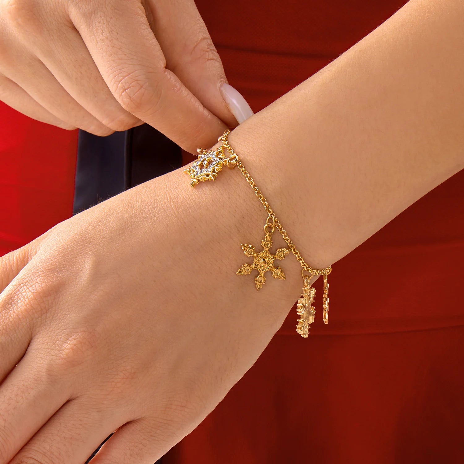 Charm Red Strawberry Beads Bracelet For Women Cute Zircon Snowflake Heart Shape Metal Chain Wristband Christmas Jewelry Gift