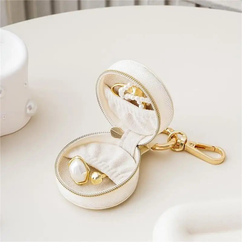 Mini Portable Jewelry Storage Bag Travel Organizer Round Leather Storage Case With Keychain Earrings Ring Jewelry Box Display