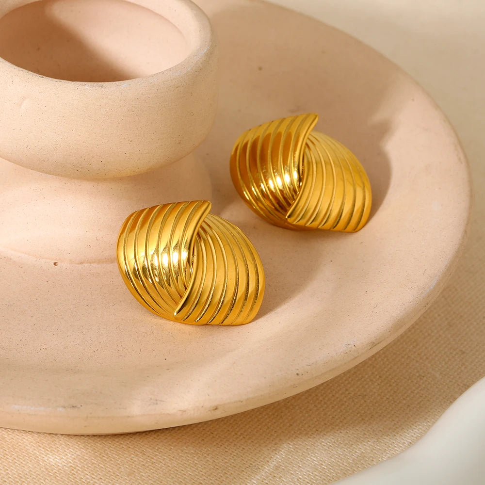 INS Trend 18K vergoldeter Edelstahl gestreifte strukturierte Ohrstecker für Frauen hypoallergene geometrische Ohrringe Partygeschenk