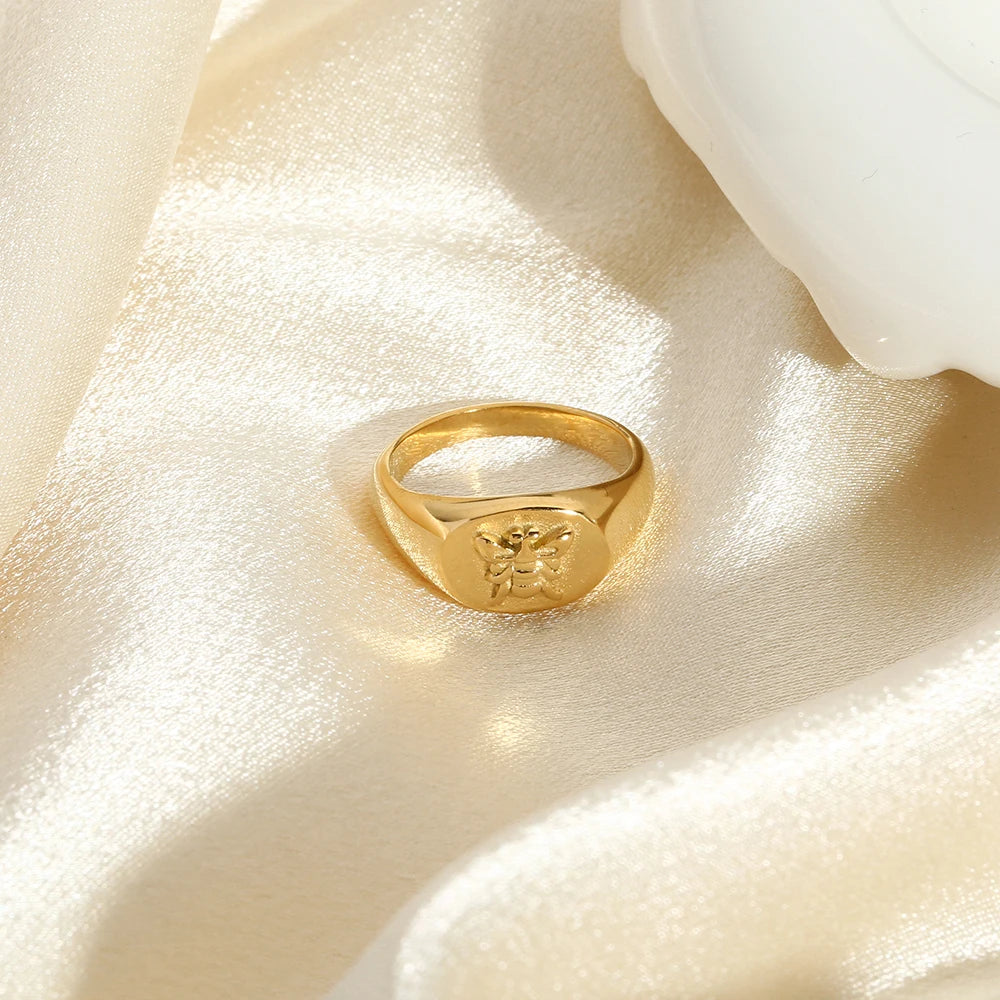 2022 Hochwertiger wasserdichter Edelstahl Oval Honey Bee Signet Ringe für Frauen Mädchen Statement Ring Modeschmuck Geschenk