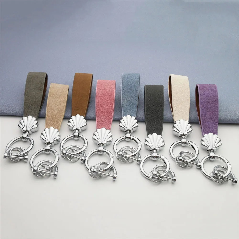 MKENDN Niedlicher Muschel-Schlüsselanhänger, goldfarbener Metalleinsatz, klassischer Leder-Autoschlüsselanhänger, romantisches Geschenk für Frauen