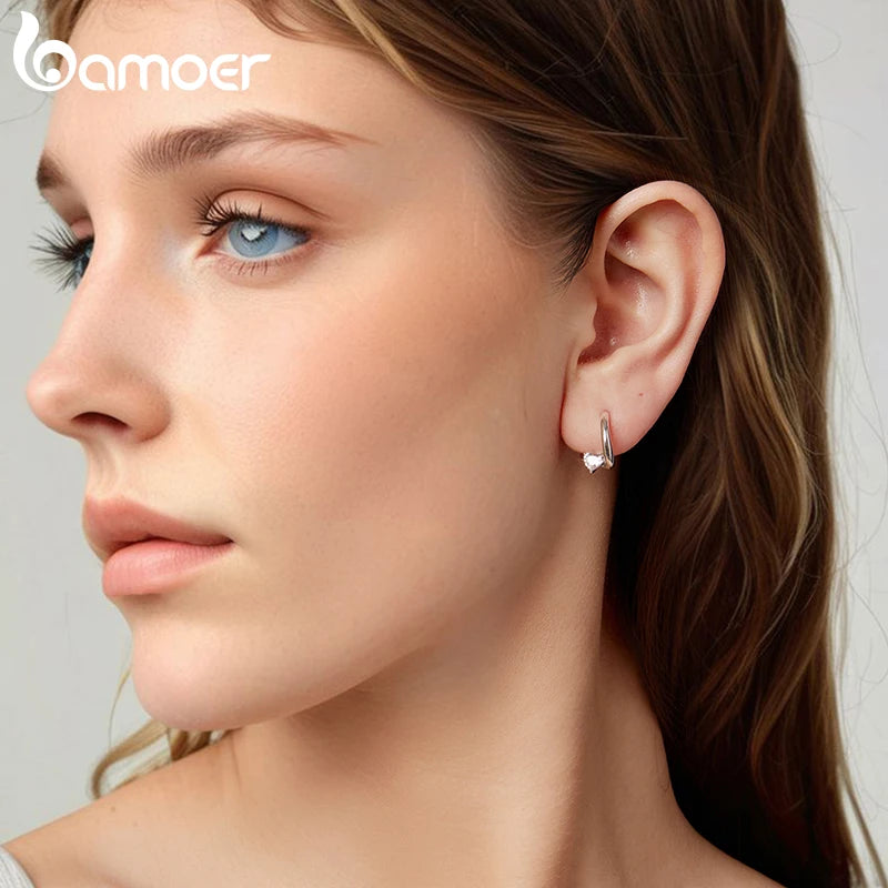 BAMOER Ohrringe aus 925er Sterlingsilber, gedrehte Creolen mit Herz-Zirkonia, geometrische Ohrringe für Damen, hypoallergen, einzigartiges Schmuckgeschenk
