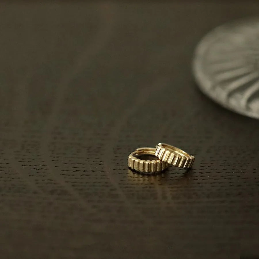 Retro-trendige gerippte Ohrringe, 925er Sterlingsilber, plattiert, 14 Karat Gold, Ohrringe für Damen, vielseitiger Schmuck