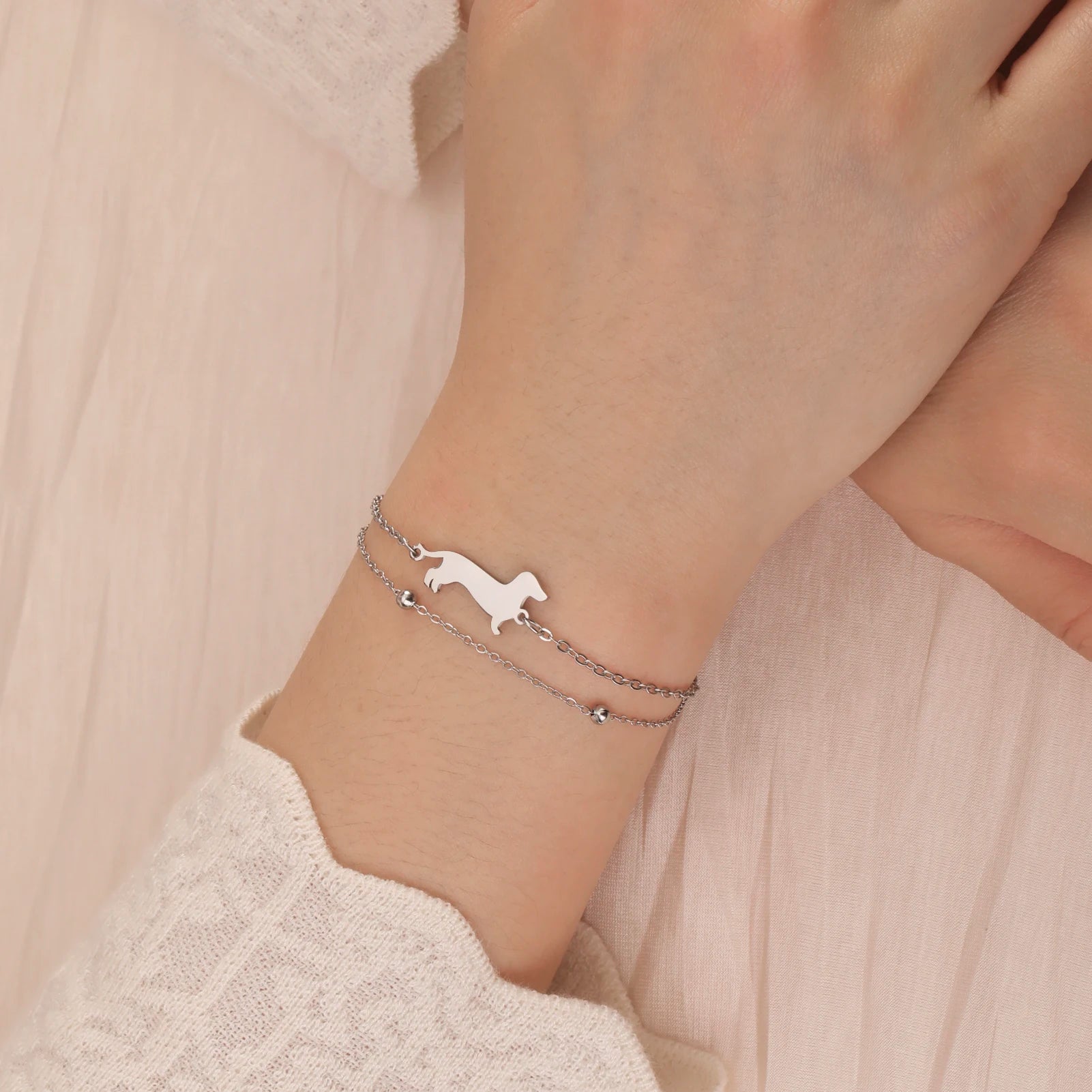 Bracelet à breloques teckel pour femme, en acier inoxydable, double chaîne de perles, adorable bracelet à motif chiot et animal de compagnie, bijou cadeau