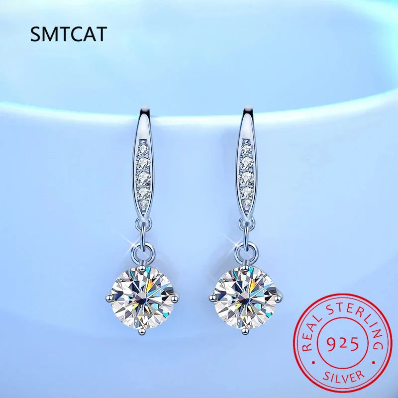Boucles d'oreilles pendantes en argent sterling 925 et moissanite pour femme. Design simple et élégant. Diamant de couleur D, pureté VVS. Bijou raffiné.
