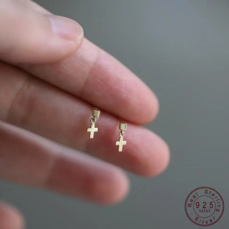 925 Sterling Silber vergoldet 14K Gold Mini Kreuz Ohrstecker für Frauen Korea Temperament Vielseitiger Schmuck