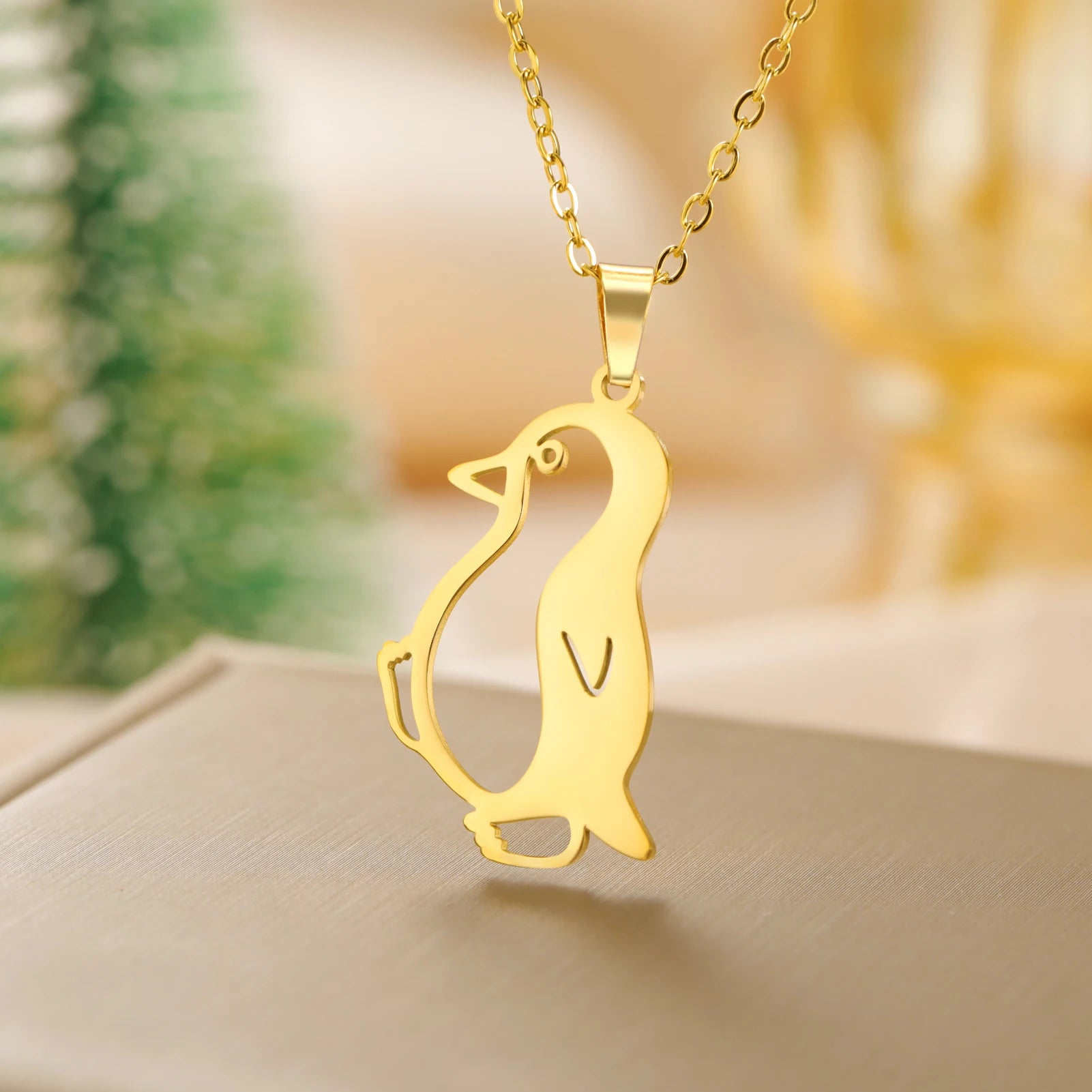 Collier pendentif pingouin mignon Dreamtimes pour homme et femme, cadeau en acier inoxydable, collier ras du cou avec pendentif animal, bijoux tendance