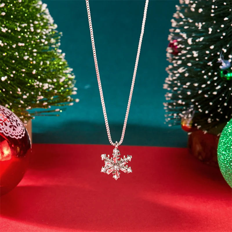 Exquisite Snowflake Flower Pendant Choker Necklace for Women Shiny Rhinestone Xmas Tree Clavicle Choker Girls New Year Jewelry