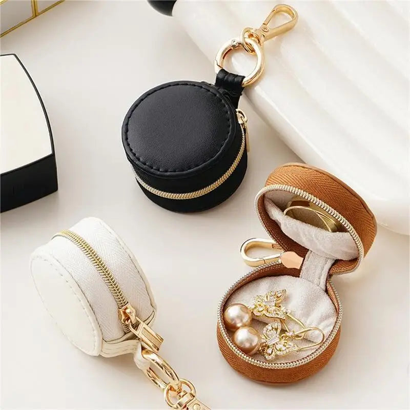 Mini Portable Jewelry Storage Bag Travel Organizer Round Leather Storage Case With Keychain Earrings Ring Jewelry Box Display