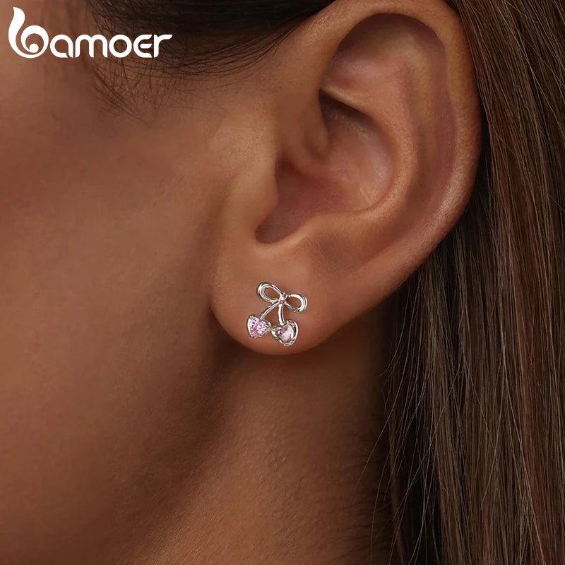 BAMOER 925 Sterling Silber Ohrstecker mit rosa Herz und Kirsche, Schleifen-Creolen für Damen und Teenager, süßes hypoallergenes Weihnachtsgeschenk