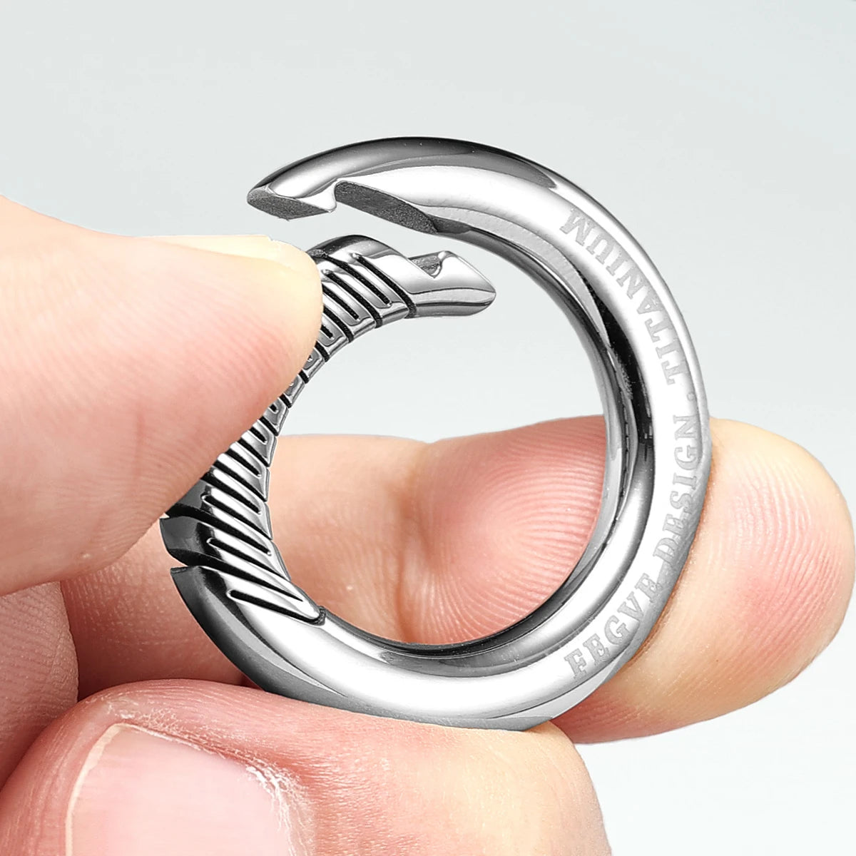 Porte-clés de luxe en titane pour hommes et femmes, porte-clés de voiture EDC en titane pur pour porte-clés, boucle, meilleurs gadgets, nouveau cadeau de voiture, bijoux