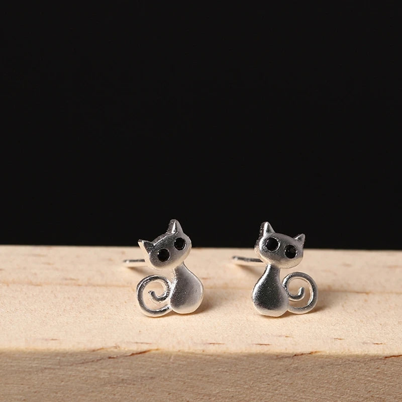 MKENDN 100% 925 Sterling Silver Creative Black Eyes Cute Cat Stud Earring Trendy Girl Women Fine Jewelry Student Gifts