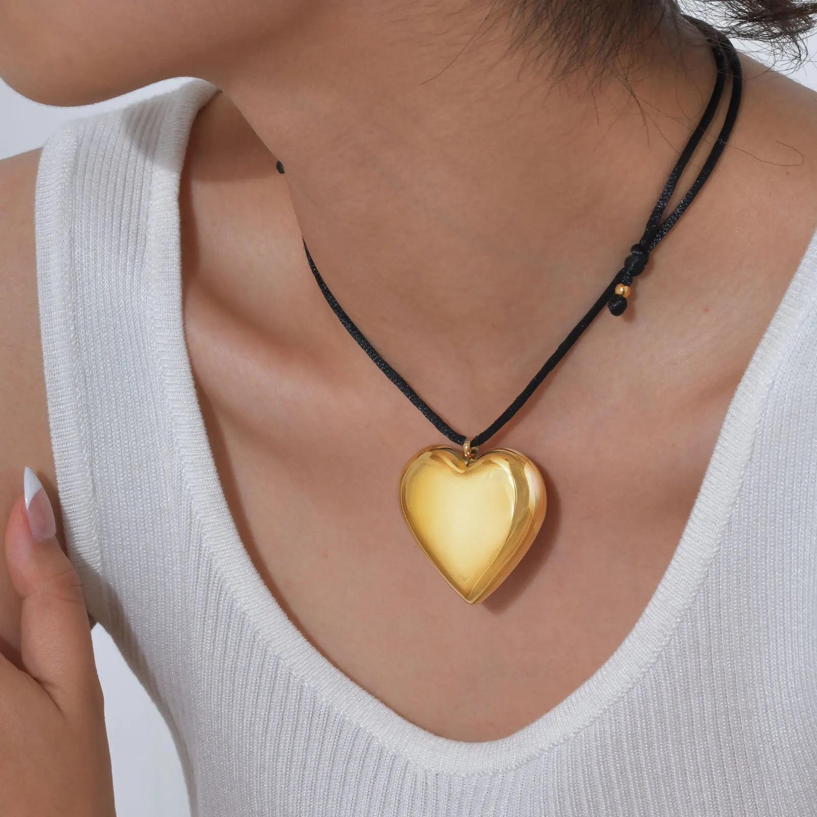 Vnox Chunky Stainless Steel Heat Teardrop Pendent Necklace For Women Rope Chain Fashion Glossy Pendent Accessory Jewelry Gift