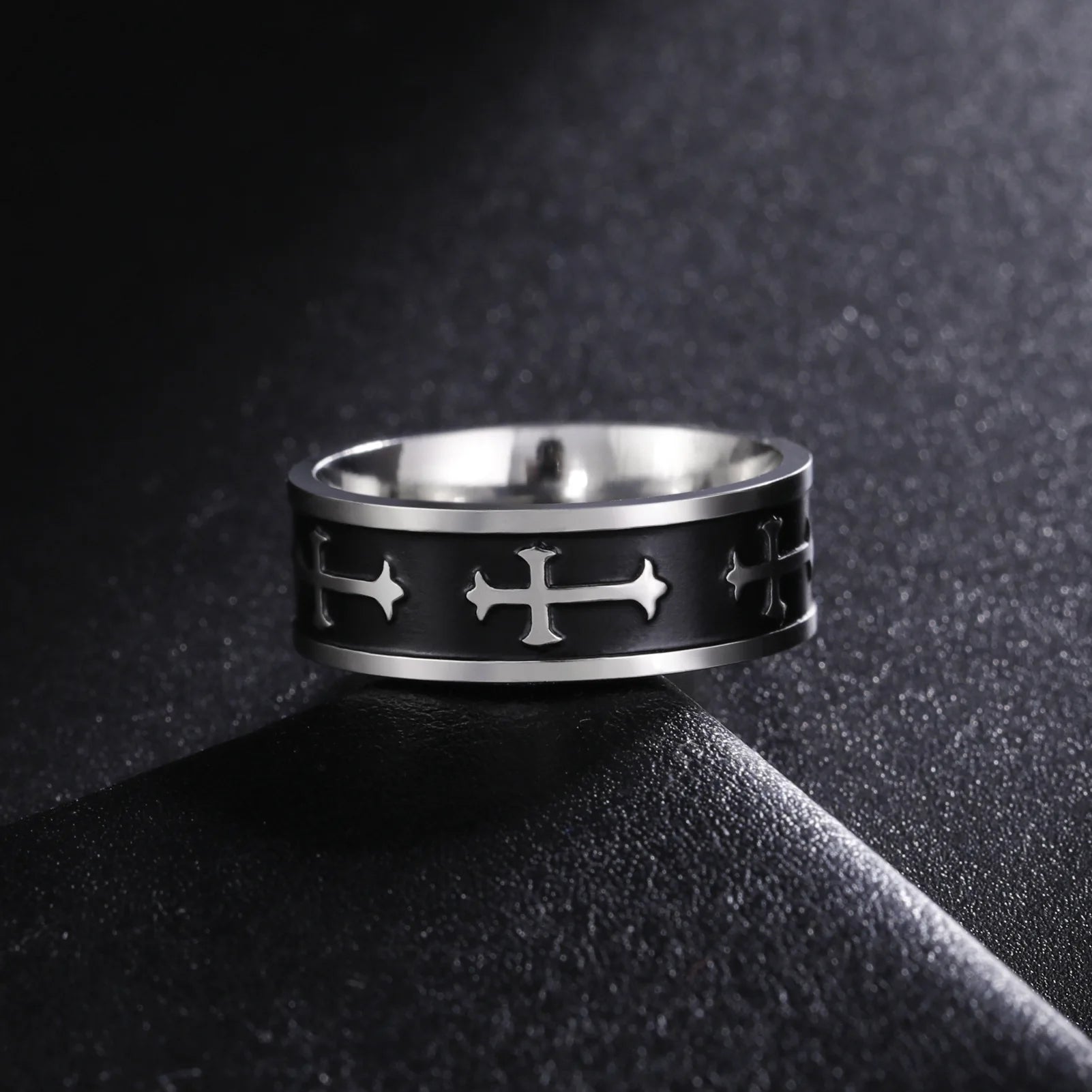 Metallkreuzring für Damen und Herren, schwarz-silberfarben, Edelstahl, Punk-Gothic-Stil, schlichtes Accessoire, christlicher Schmuck, Geschenkidee