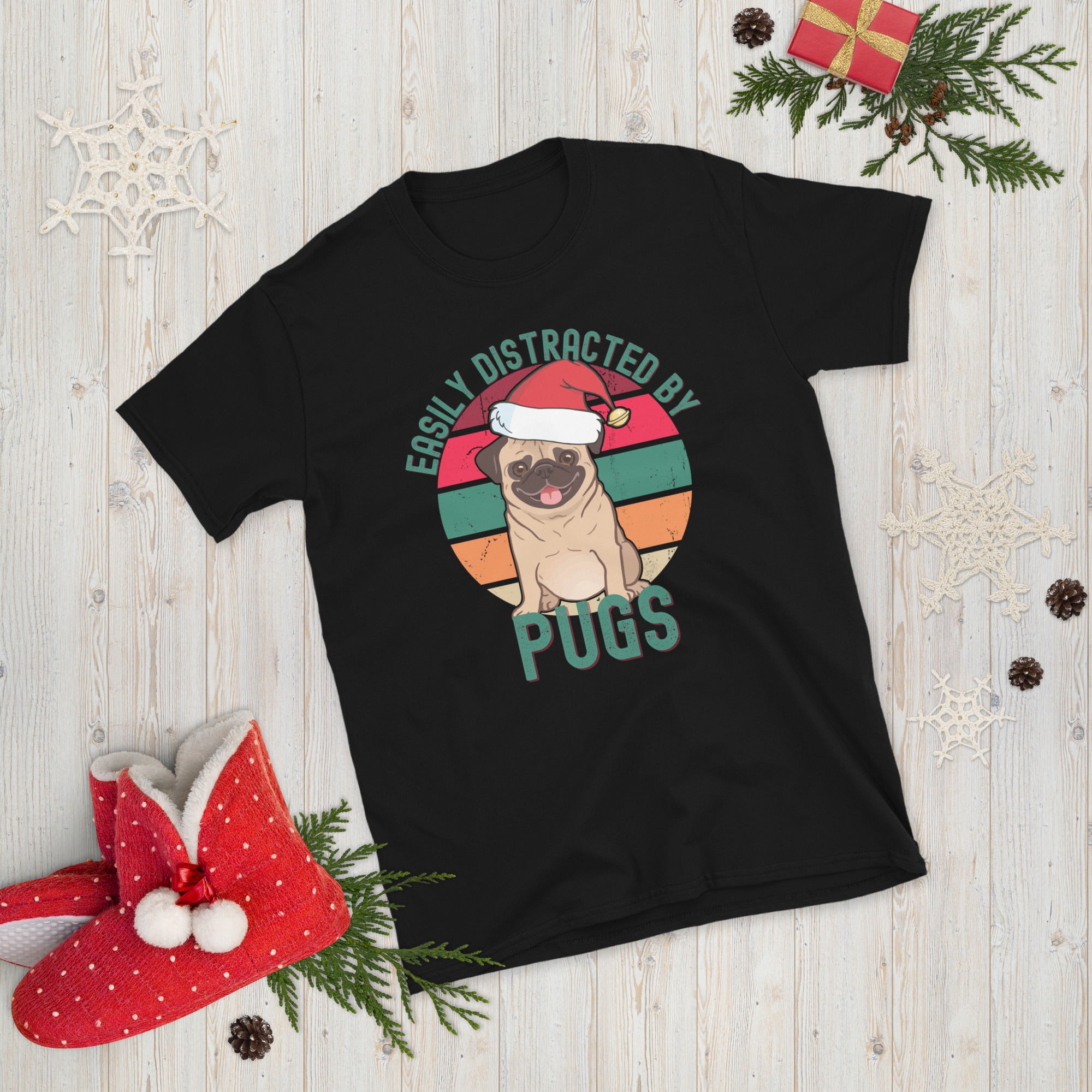 Leicht abgelenkt durch Mops, Weihnachts-Mops-T-Shirt, Lustiges Mops-Shirt, Weihnachts-Pyjama-Geschenk-Shirt für Hundebesitzer, Weihnachtsmann-Mops-Shirt, Süßes Mops-T-Shirt