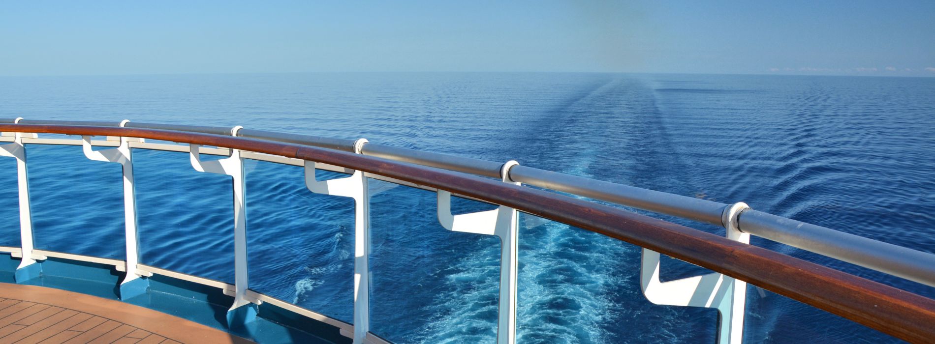 How far can a cruise ship travel in a day? - Madeinsea©