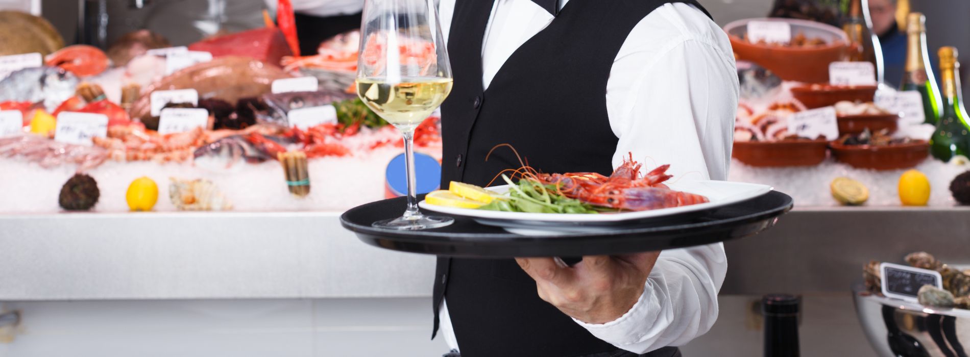 How much does a waiter on a cruise ship make? - Madeinsea©