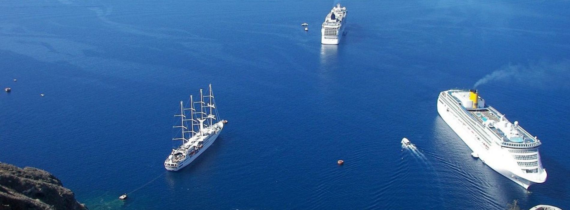 Where do cruise ships dock in santorini? - Madeinsea©
