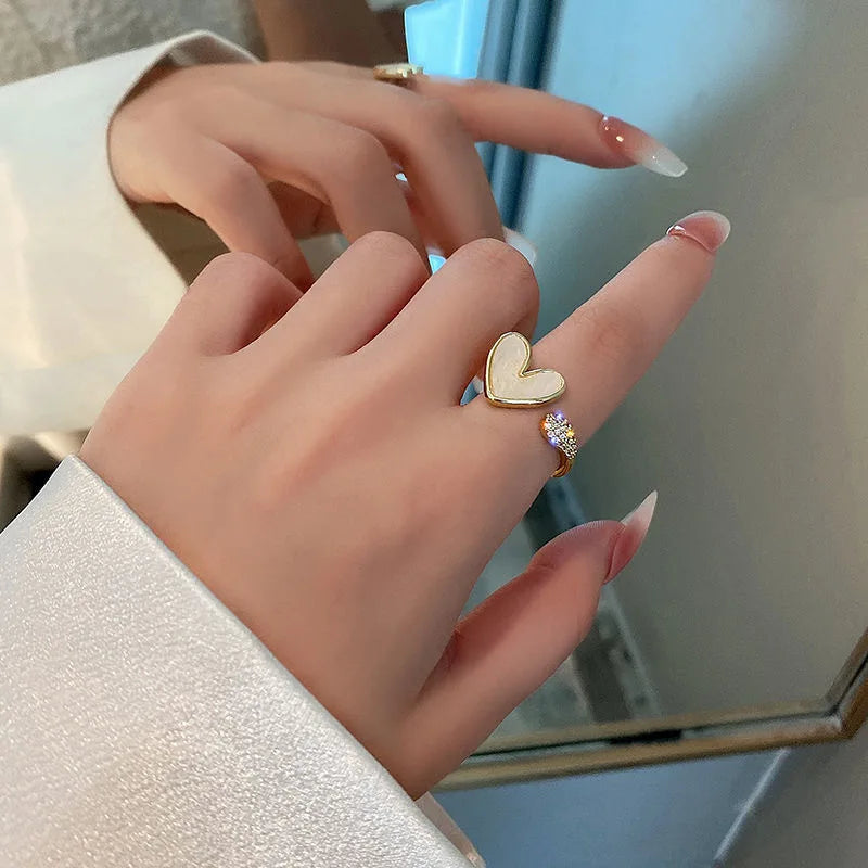 Koreanischer Modeschmuck: Muschel-Herz-Zirkonringe für Damen, exquisite Perlenblumen-Ringe für offene Finger, minimalistischer, außergewöhnlicher Schmuck für Mädchen