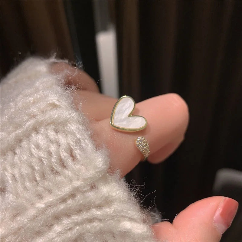 Koreanischer Modeschmuck: Muschel-Herz-Zirkonringe für Damen, exquisite Perlenblumen-Ringe für offene Finger, minimalistischer, außergewöhnlicher Schmuck für Mädchen