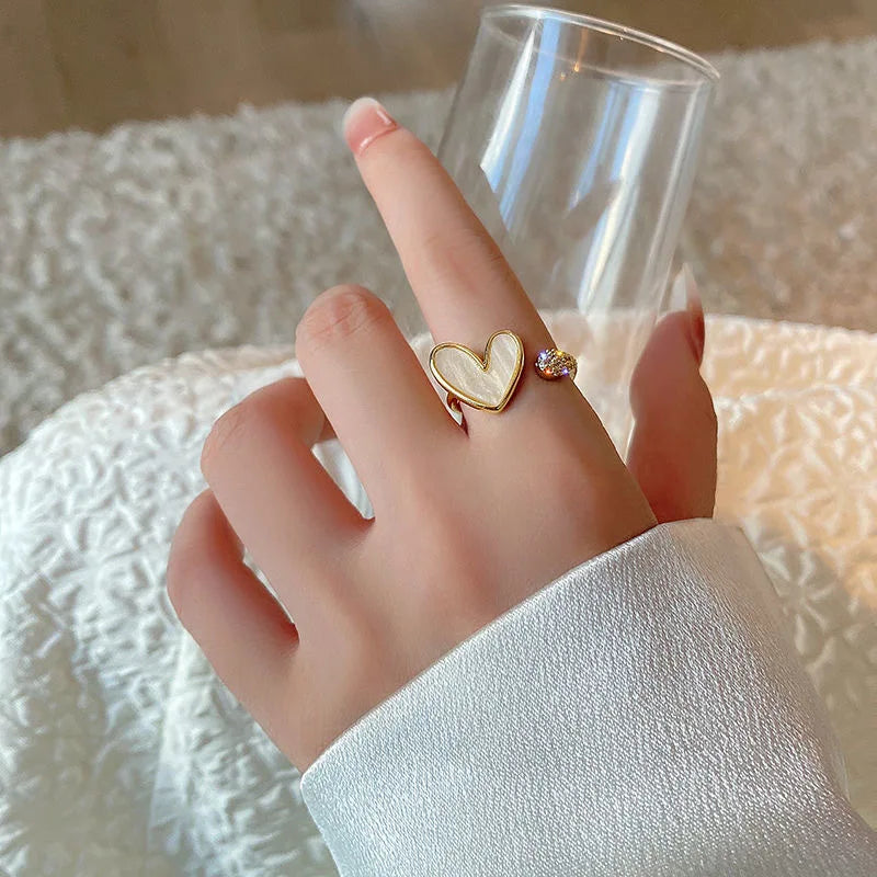 Koreanischer Modeschmuck: Muschel-Herz-Zirkonringe für Damen, exquisite Perlenblumen-Ringe für offene Finger, minimalistischer, außergewöhnlicher Schmuck für Mädchen