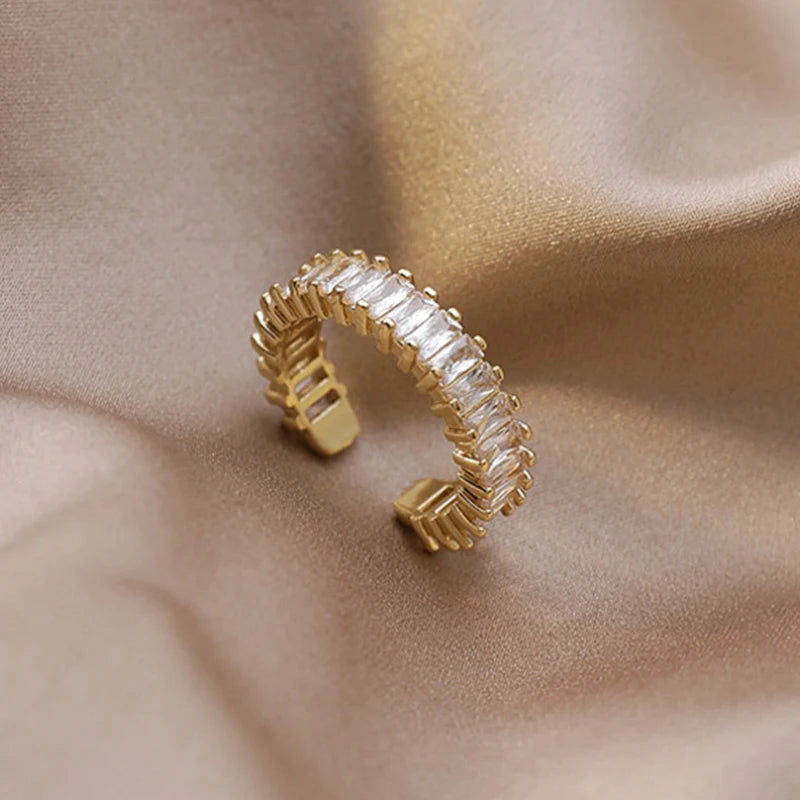 Luxury Gold Color Pearl Zircon Rings for Woman Simple Hollow Heart Cross Opening Joint Ring Wedding Party Elegant Jewelry Gifts