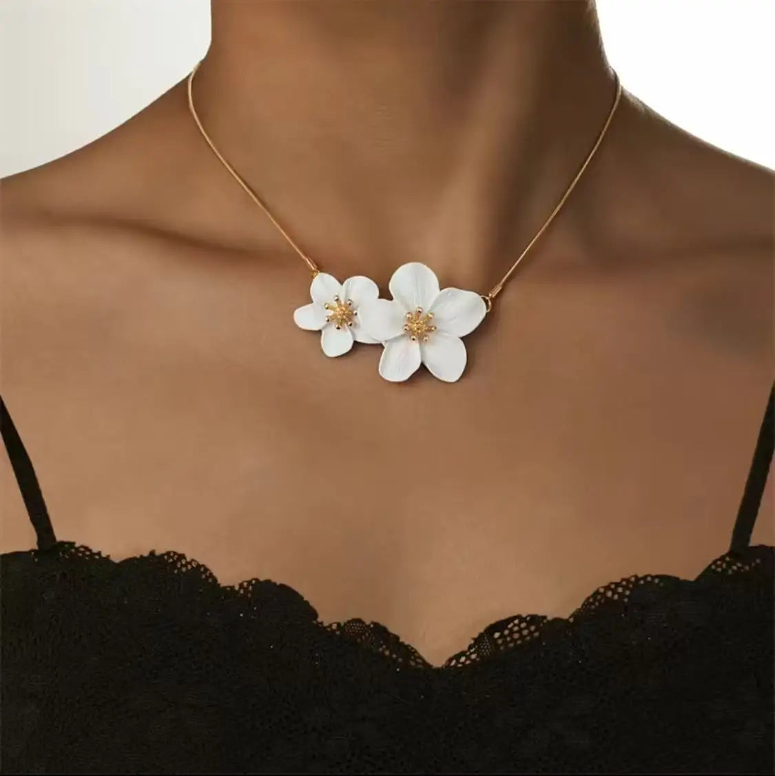 Golden Color Exquisite Rose Metal Choker With Double Flower Design Lively Necklace Beach Vacation Style Necklace