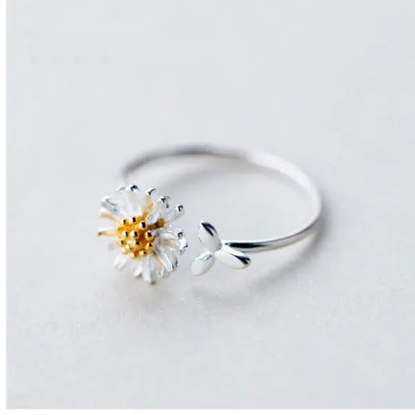 New Spring White Enamel Daisy Flower Vintage Elegant Simple Opening Rings for Women Jewelry Party Gifts