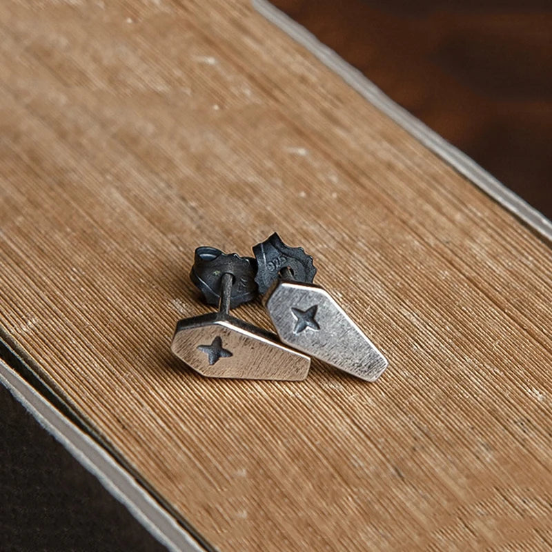 MKENDN 925 Sterling Silber Kreative Retro-Ohrstecker in Sargform mit Totenkreuz – Trendiger Street-Punk-Stil für Damen und Herren – Gothic-Schmuck