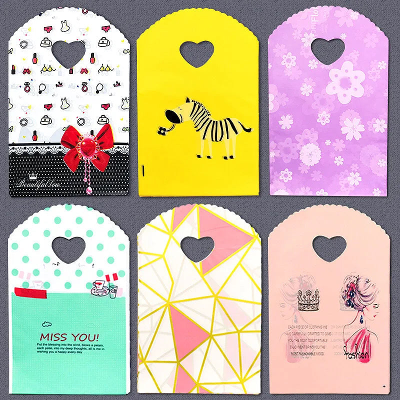 50 teile/los Verschiedene Muster Schmuck Plastiktüte Herzförmigen Ovalen Griffen Mini Geschenkverpackungsbeutel Shop Kleine Einkaufstaschen